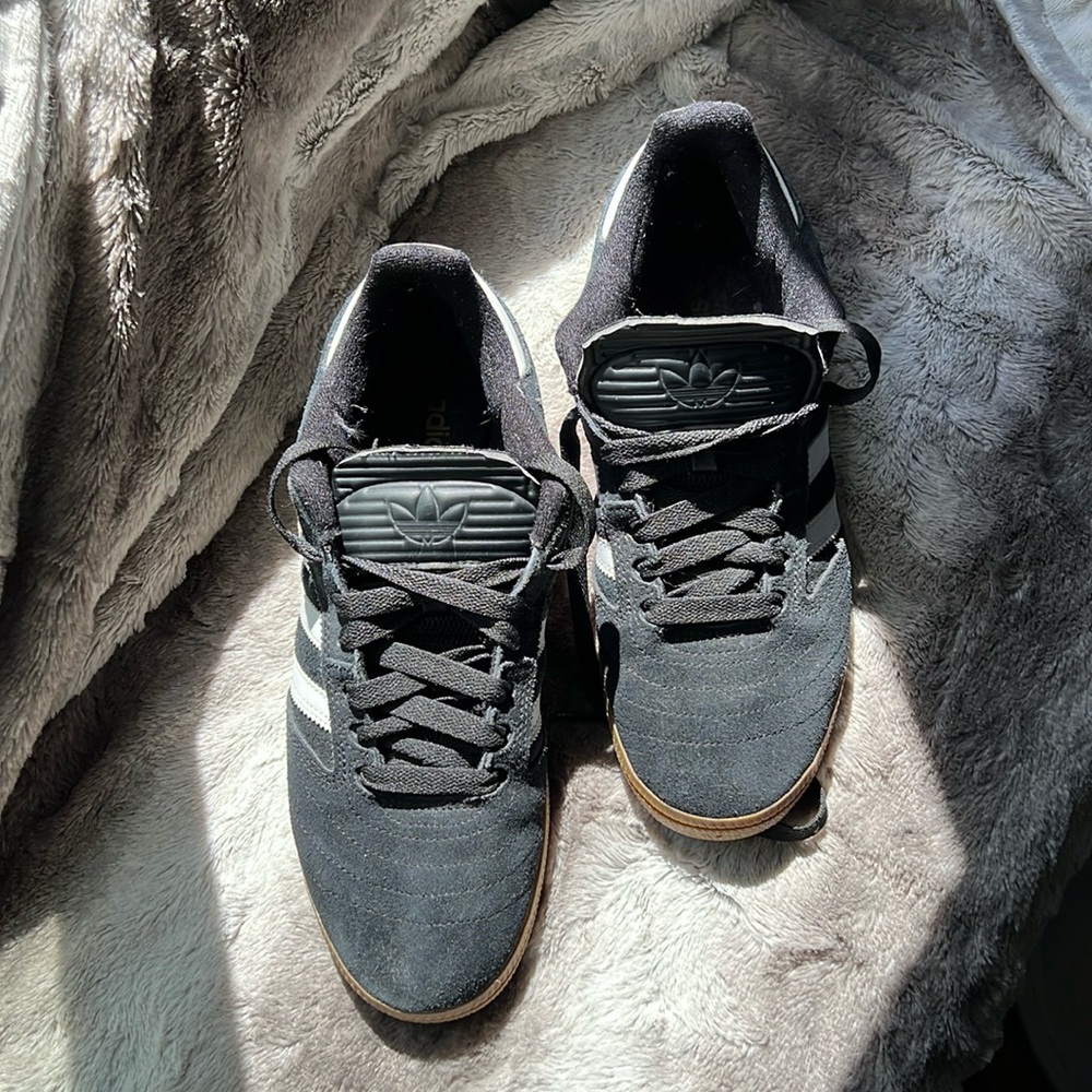 Men’s Adidas casual shoes